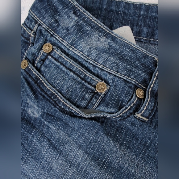 YMI Jeans Womens Jean Midi Shorts Distressed Size 9 Super Stretch Blue Denim - Picture 7 of 12